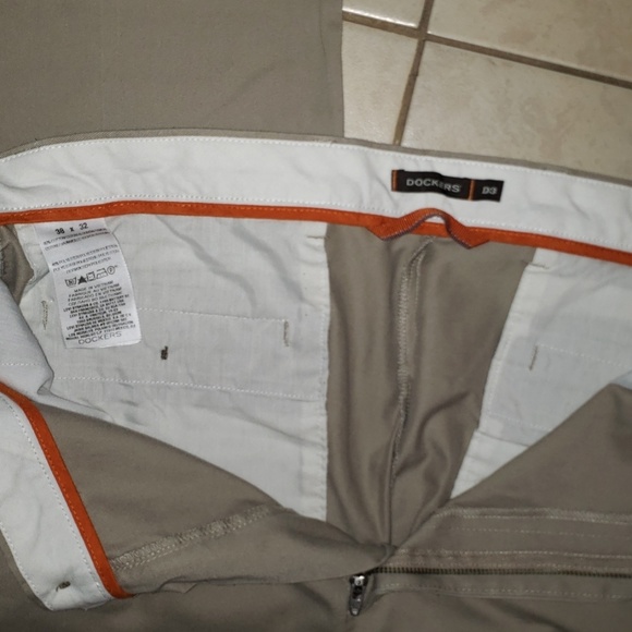 Dockers men's pants sz 38x32 like new - Picture 2 of 2